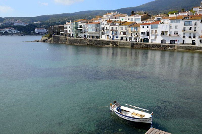 8 LA BARQUE DU PECHEUR DE CADAQUES.jpg - Eric - La barque du pécheur de Cadaqués